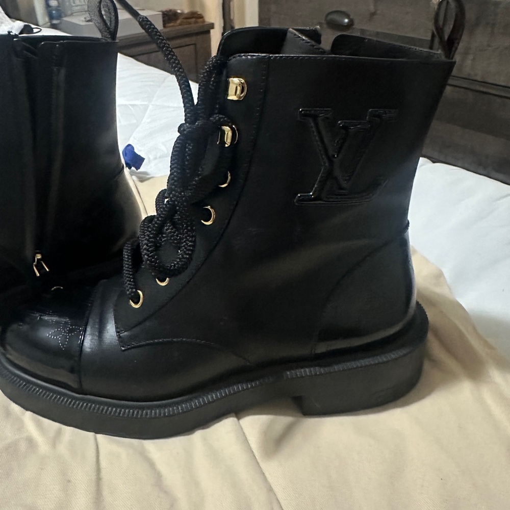 Authentic Louis Vuitton lace up ankle boots - Picture 2 of 9